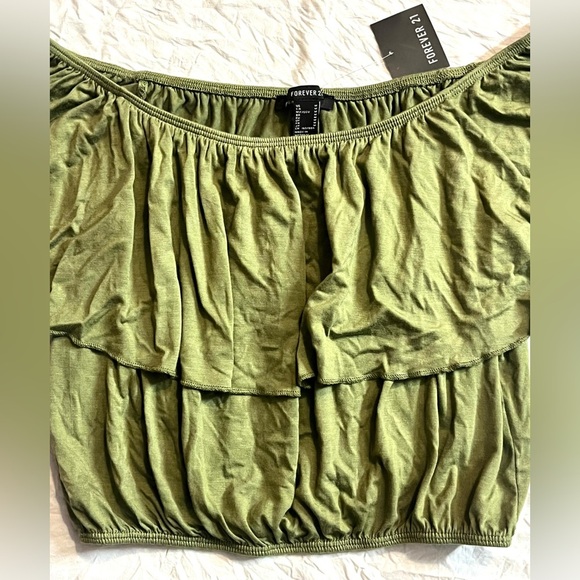 Forever 21 Women's Olive Green Off-Shoulder Top Size Medium NWT - Picture 3 of 9